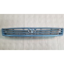 Toyota hiace 01- 06 решетка радиатора решетка